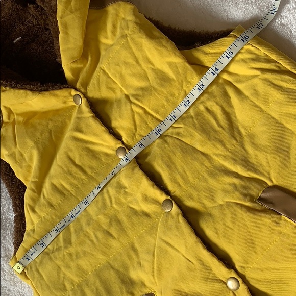 Yellow hooded lightweight vest sz M (runs small) - Picture 6 of 8